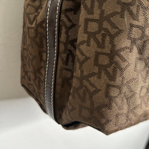 DkNy brown monogram shoulder bag size medium - Picture 6 of 12